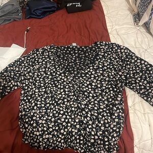 American eagle black and white print blouse
